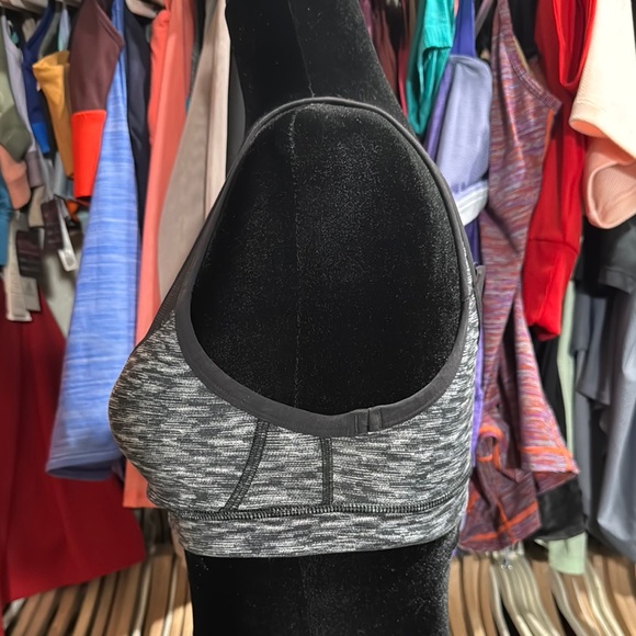 Lululemon Drop It Like It’s Hot Sports Bra - Picture 3 of 8